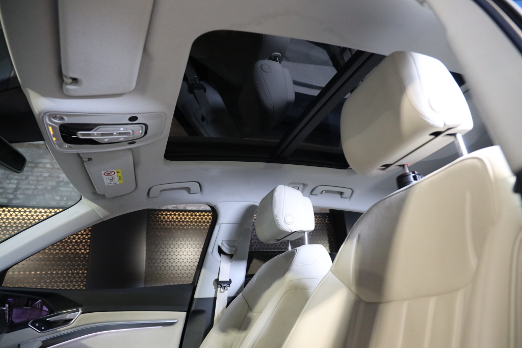 Audi e-tron 2019 фото 17