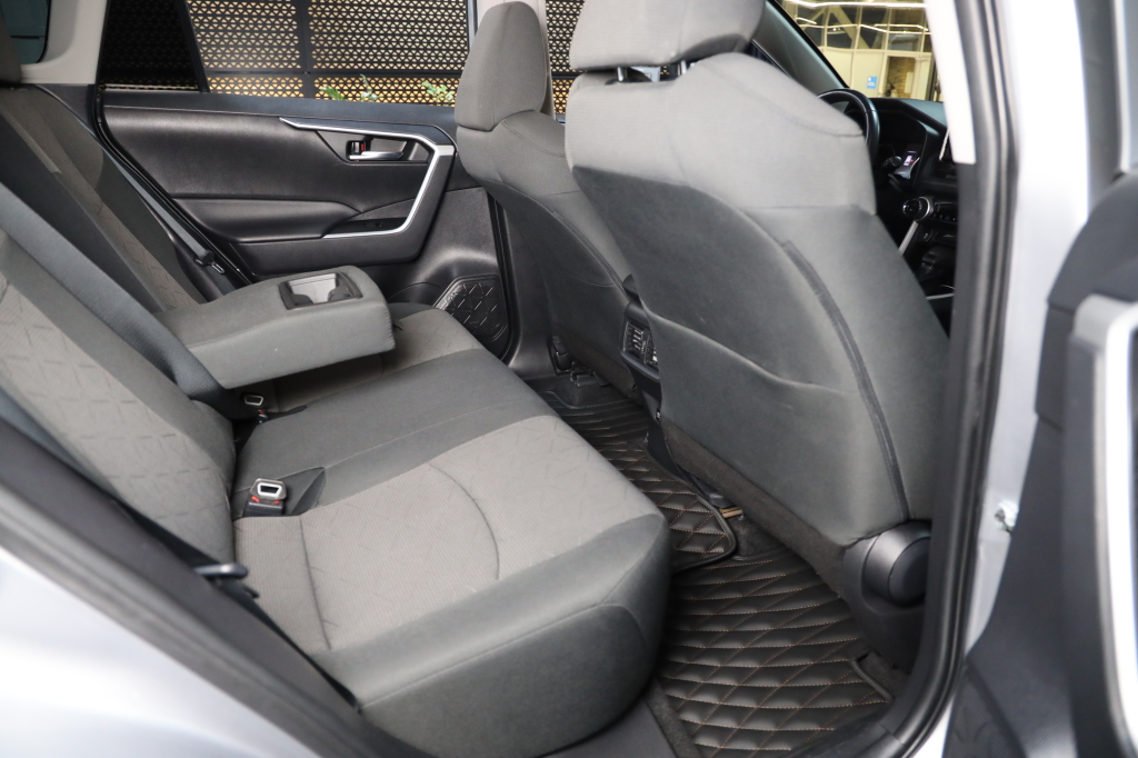 Toyota RAV4 2020 фото 28