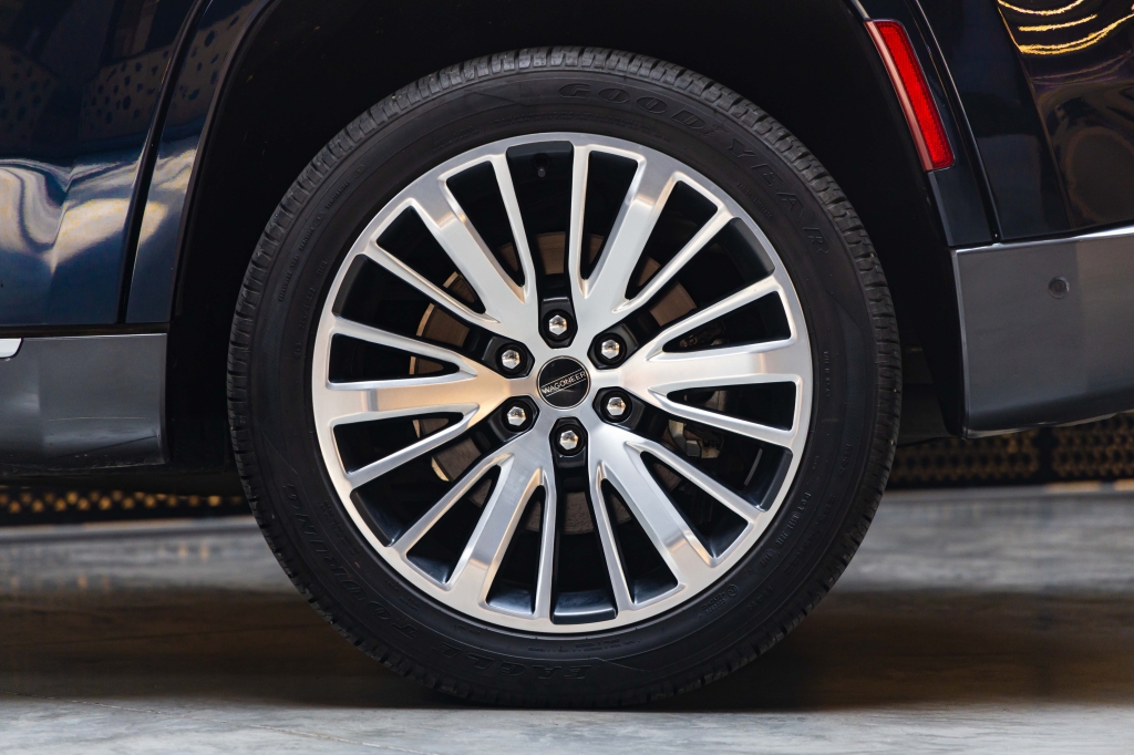 Jeep Grand Wagoneer 2022 фото 16