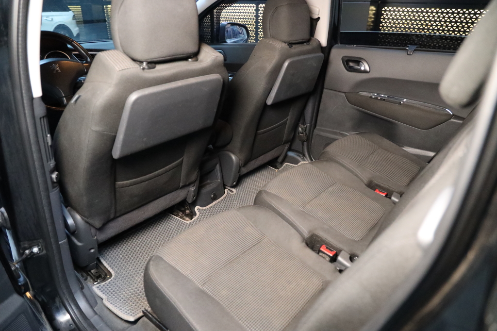 Peugeot 5008 2010 photo 20