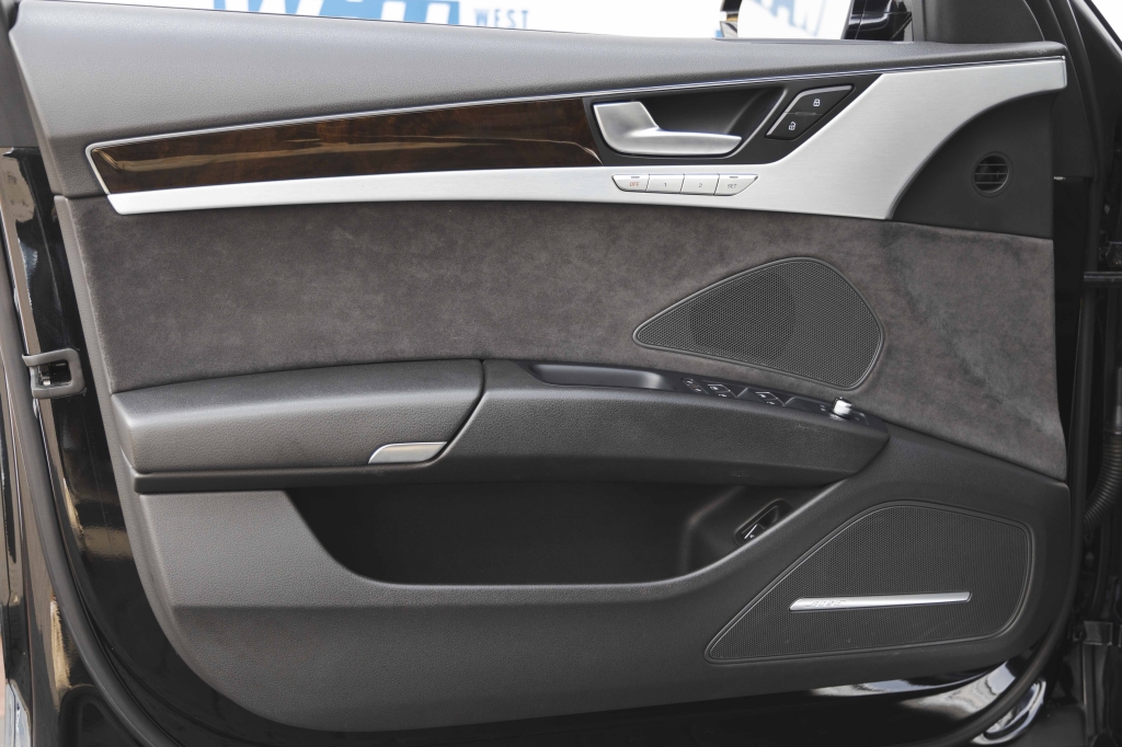 Audi A8 2015 фото 13