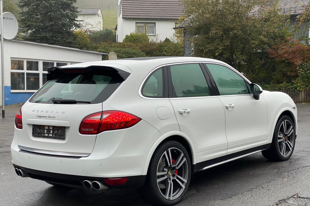 Porsche Cayenne Turbo 2016 фото 8