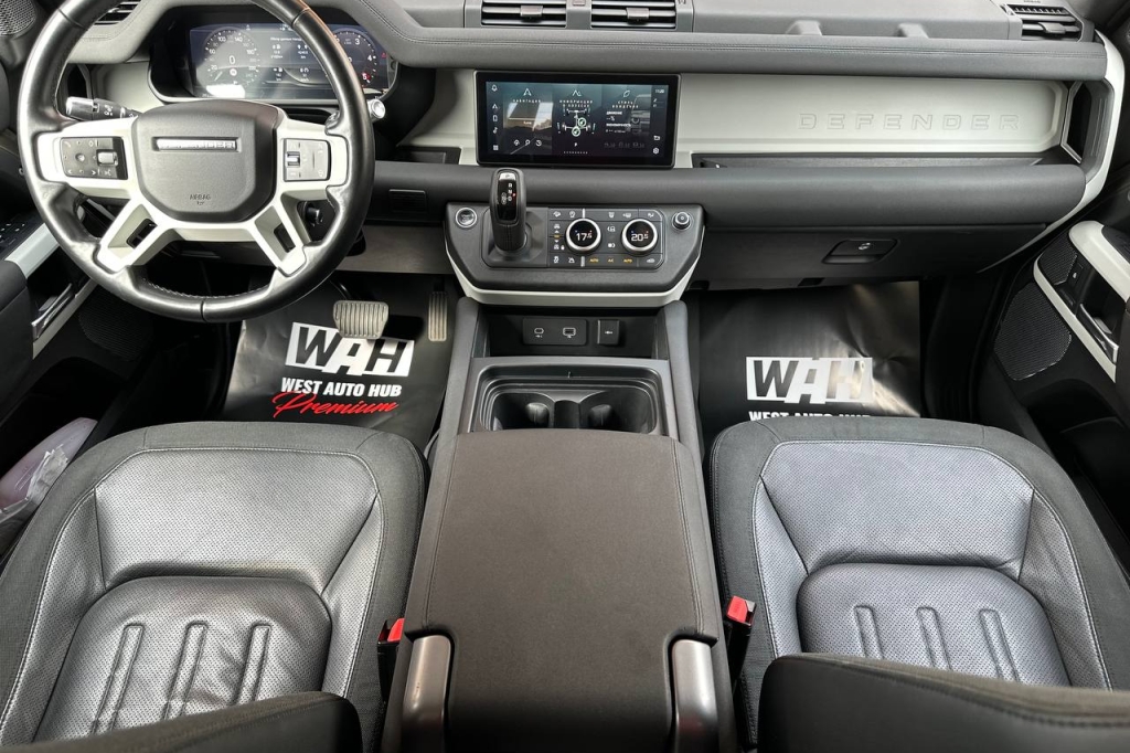Land Rover Defender 2020 photo 20