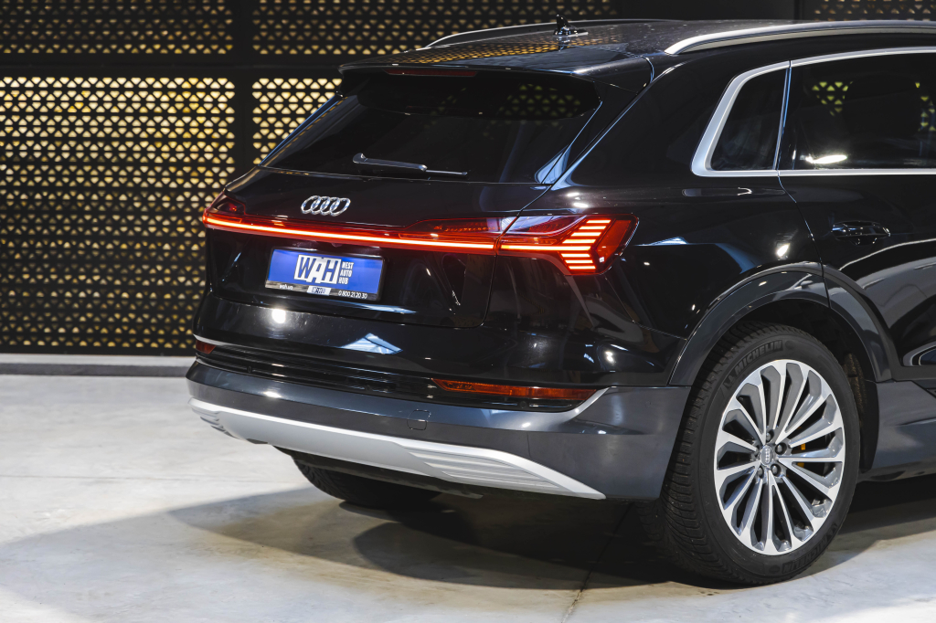 Audi e-tron 2020 фото 8