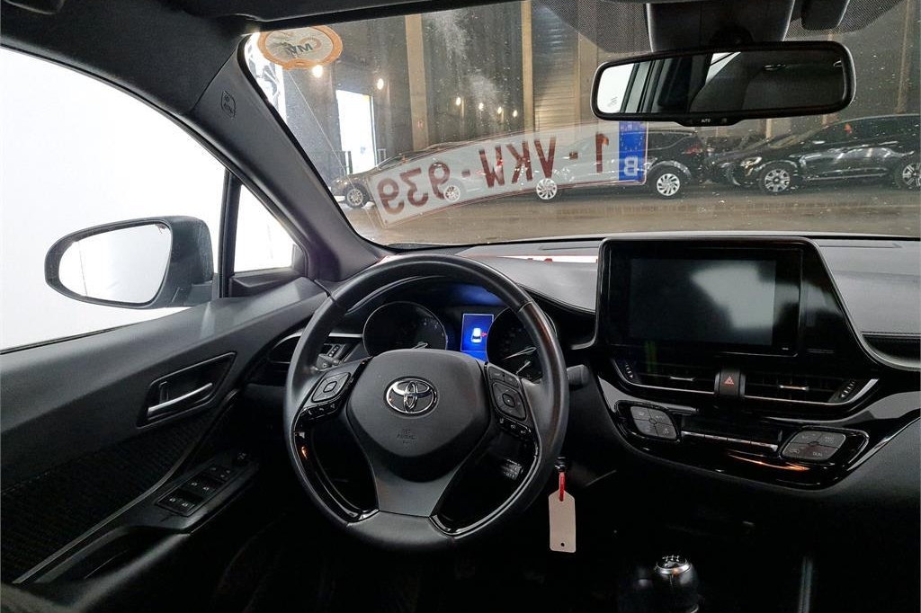 Toyota C-HR 2018 photo 1