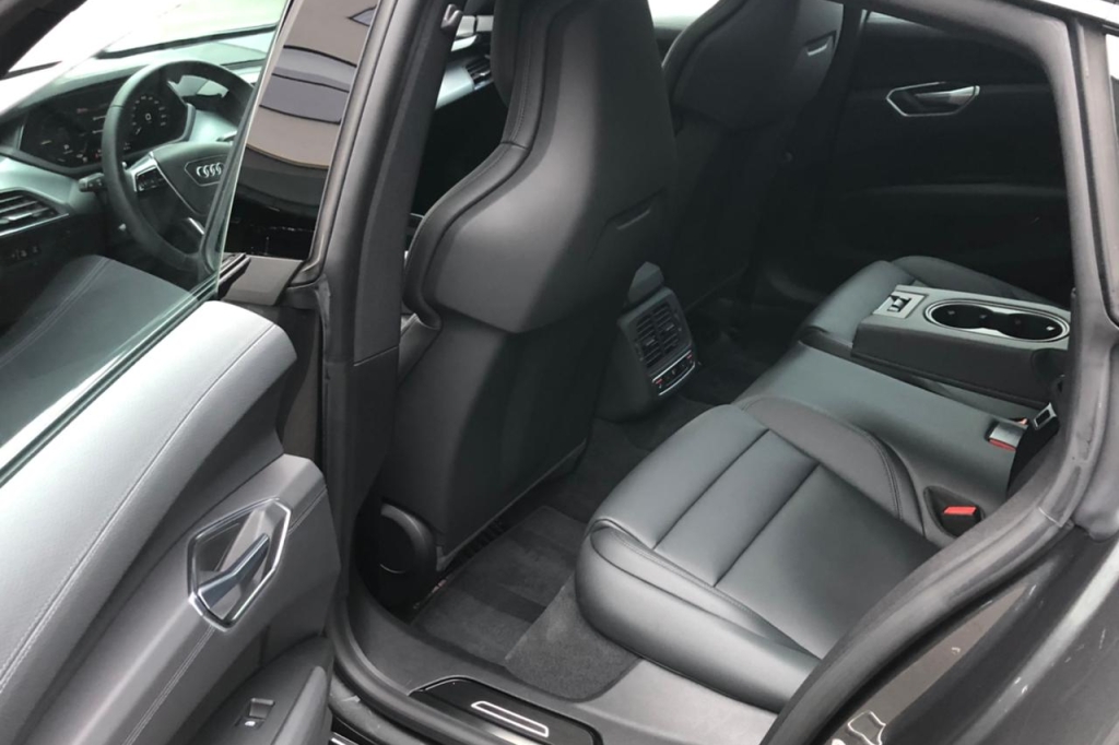 Audi e-tron GT 2021 фото 33