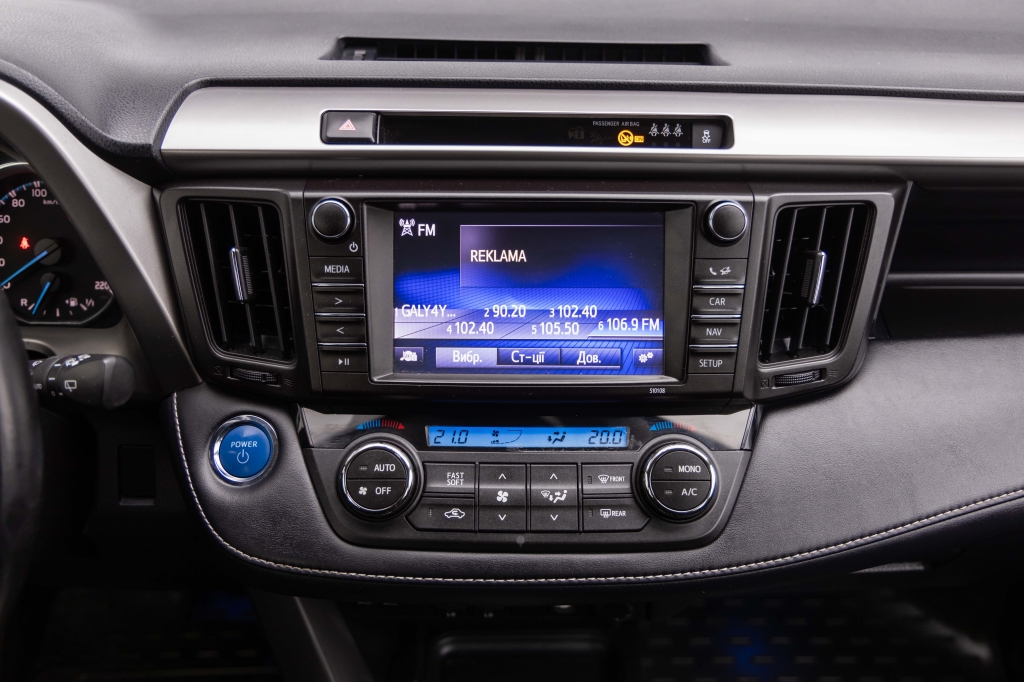 Toyota RAV4 Hybrid 2017 фото 21