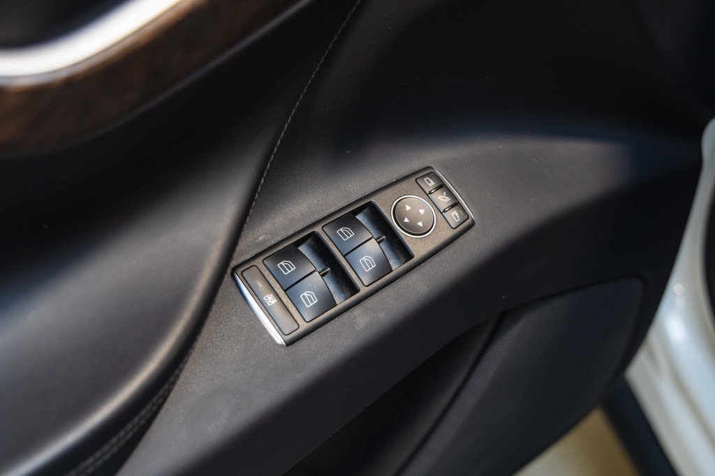 Tesla Model X 75D 2017 фото 15