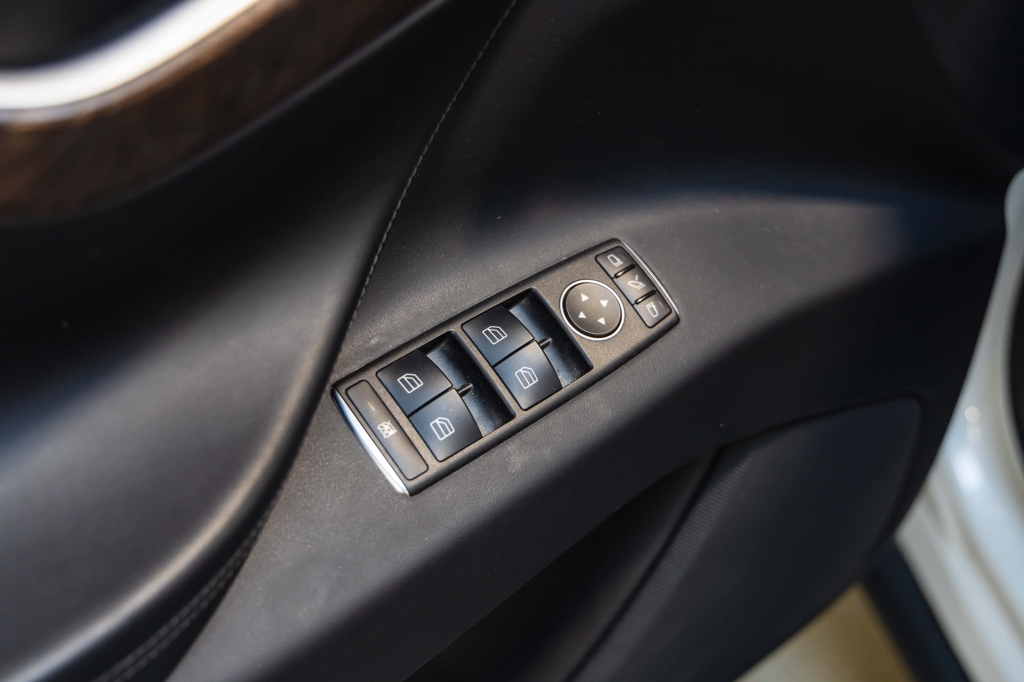 Tesla Model X 75D 2017 фото 15