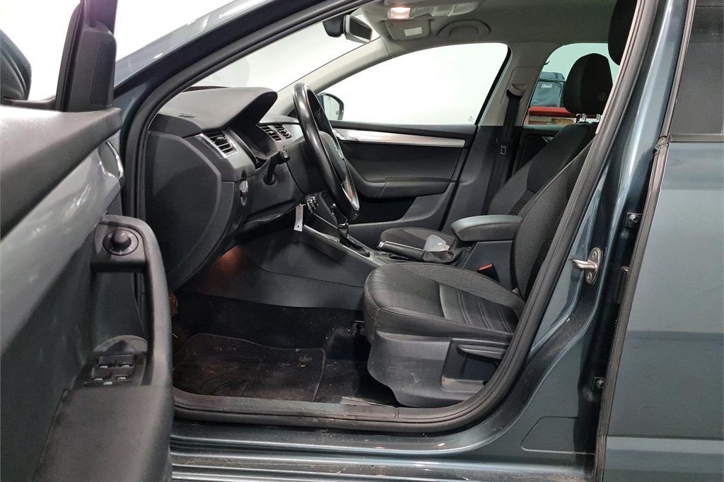Skoda Octavia Combi 2018 photo 3