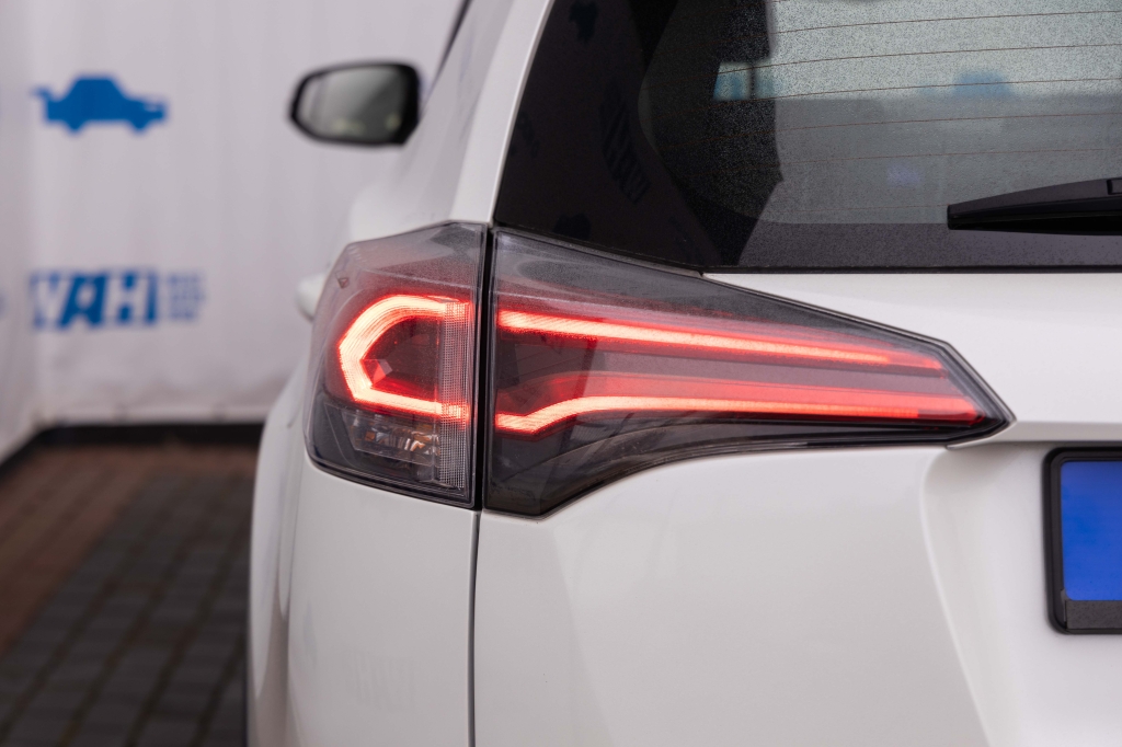 Toyota RAV4 Hybrid 2017 фото 11