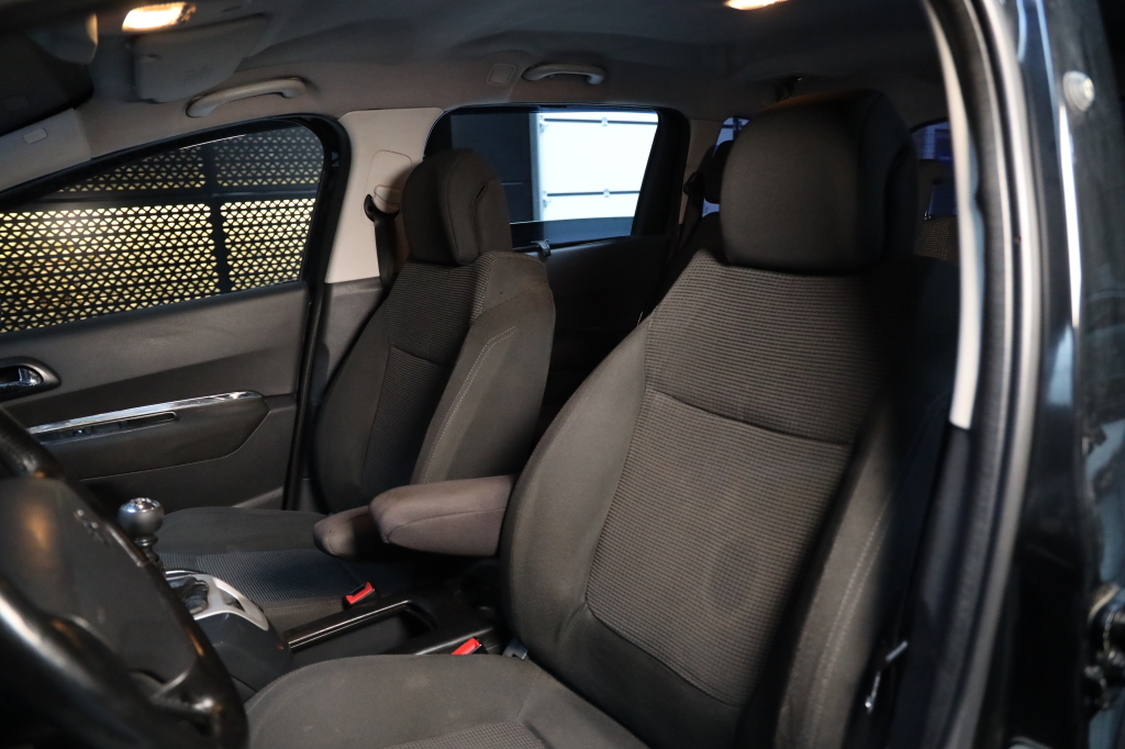Peugeot 5008 2010 photo 33