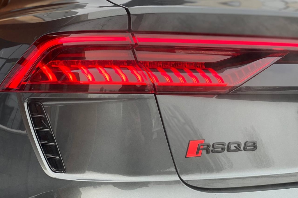 Audi RS Q8 2022 фото 18