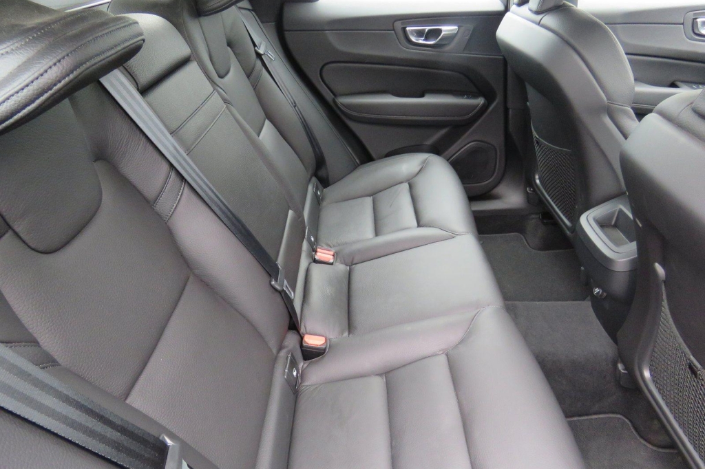 Volvo XC60 2020 фото 2