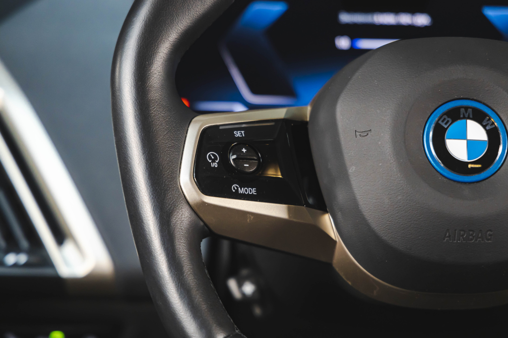 BMW iX xDrive40 2022 фото 19