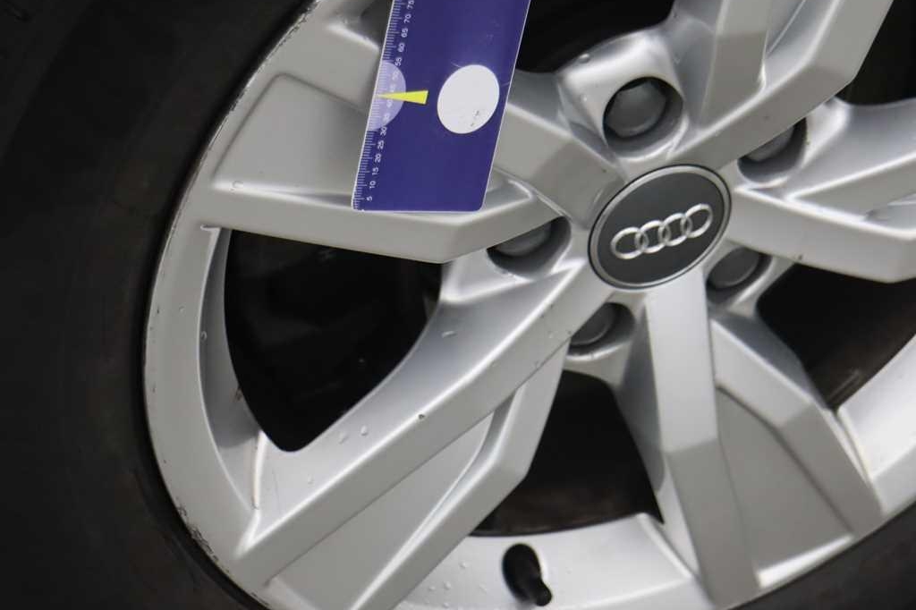 Audi A4 2017 фото 11