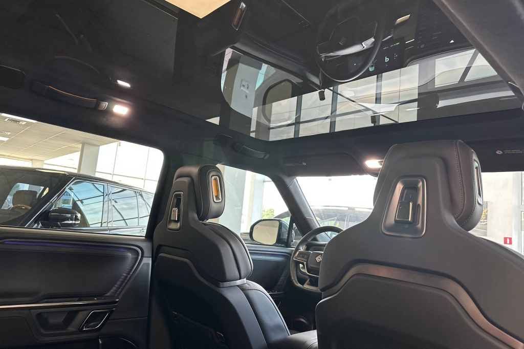 Rivian R1S 2023 photo 13