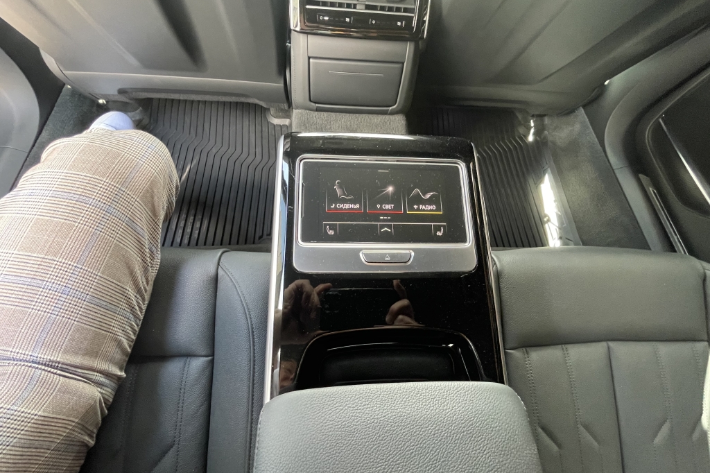 Audi A8 Long Black Stile 2020 фото 9