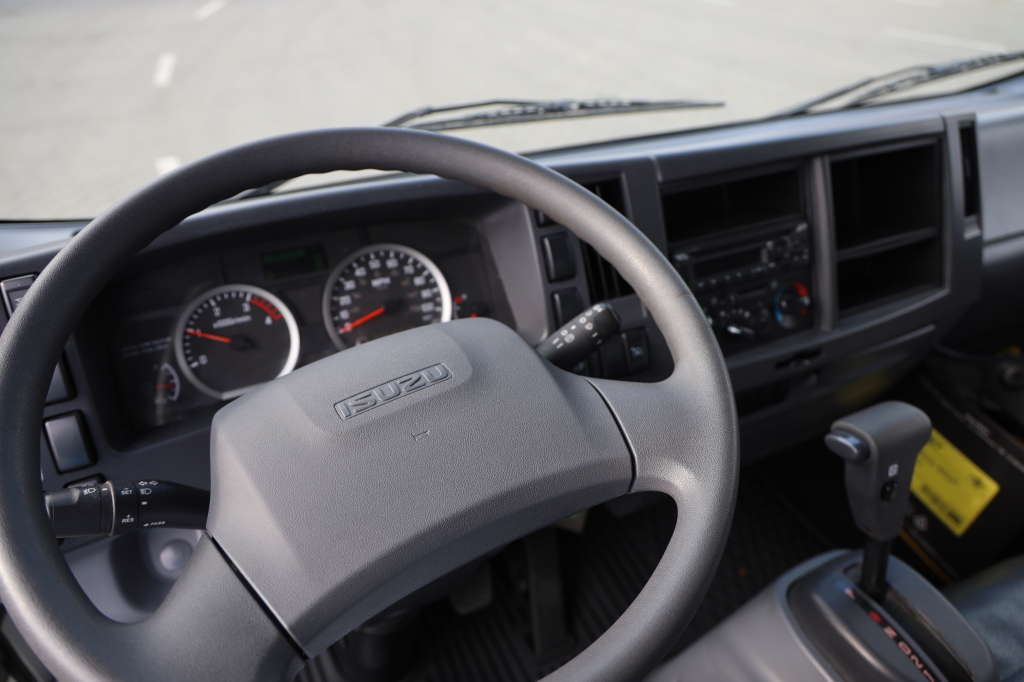 Isuzu NPR 2019 фото 22