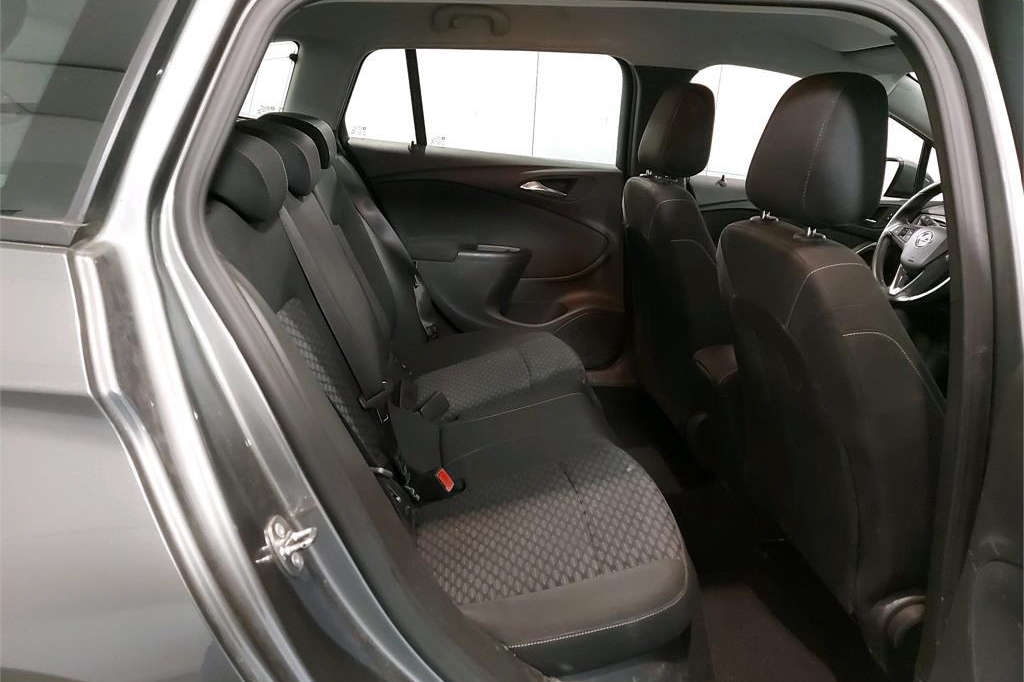 Opel Astra Sports Tourer 2017 фото 4