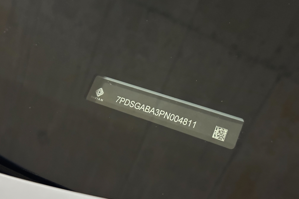 Rivian R1S 2023 photo 27