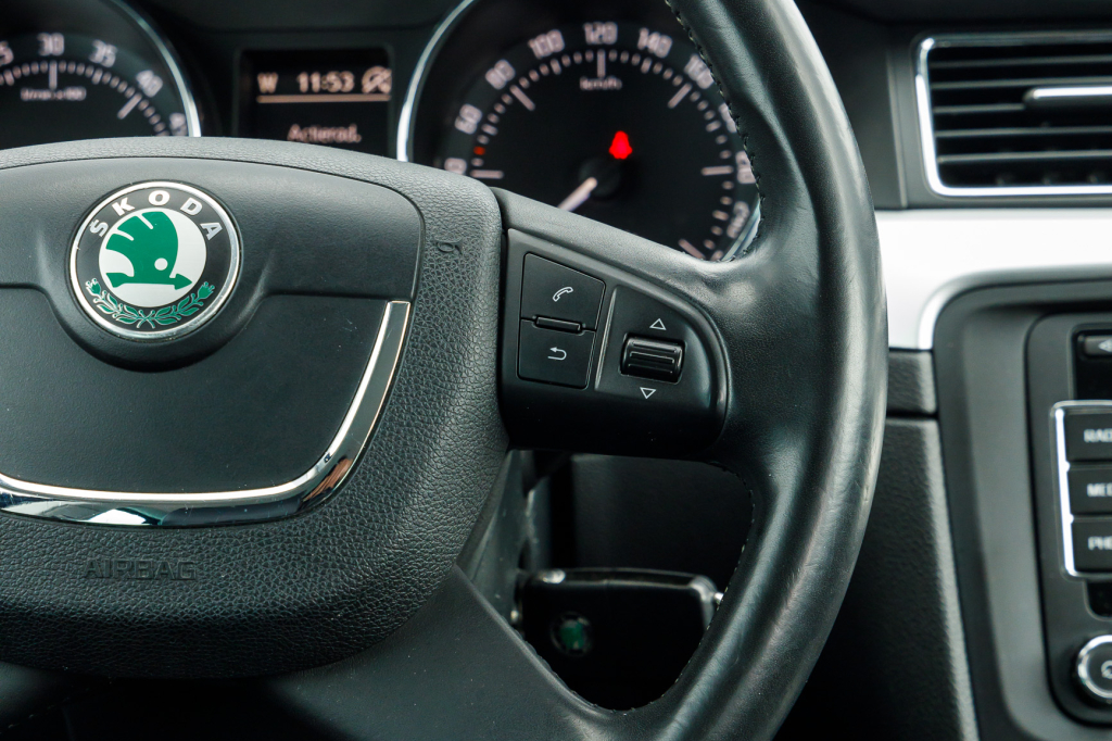 Skoda Superb Green Line 2013 photo 18