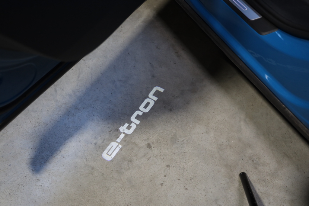 Audi e-tron S 2020 фото 41