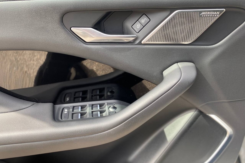 Jaguar I-Pace EV 400 AWD 2018 фото 9