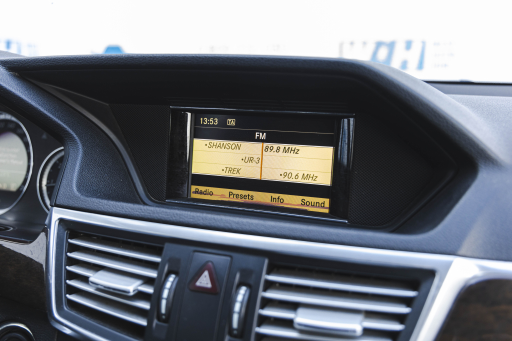 Mercedes-Benz E-Class 2010 фото 32