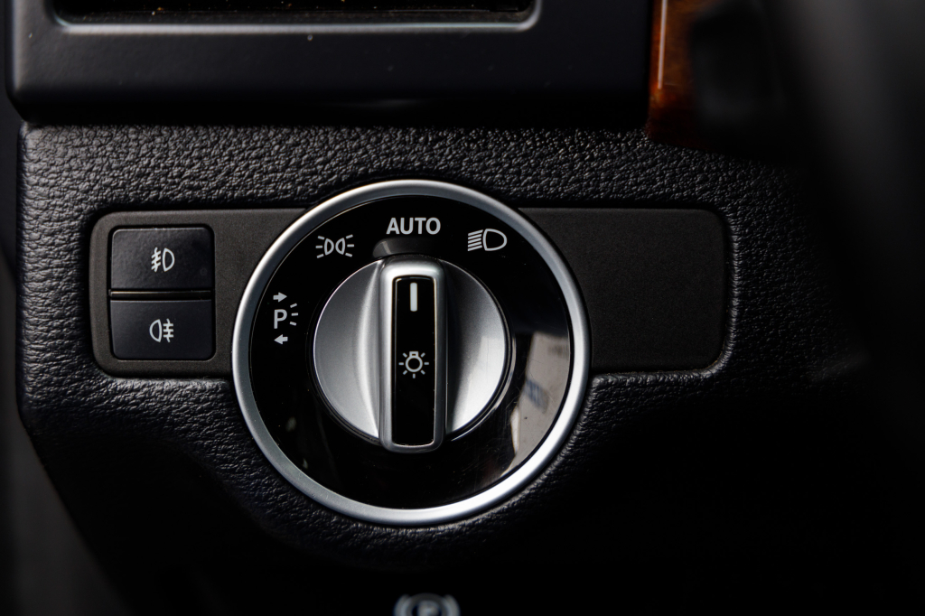 Mercedes-Benz GLK 350 2012 photo 17