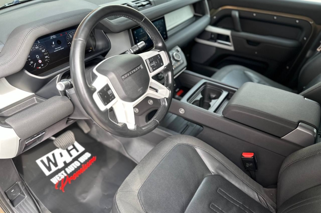 Land Rover Defender 2020 photo 12
