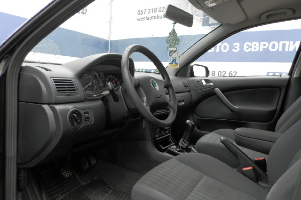 Skoda Octavia Tour 1.6 MPI 2004 фото 21