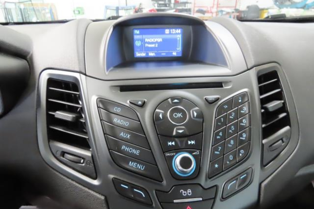 Ford Fiesta 2017 photo 2