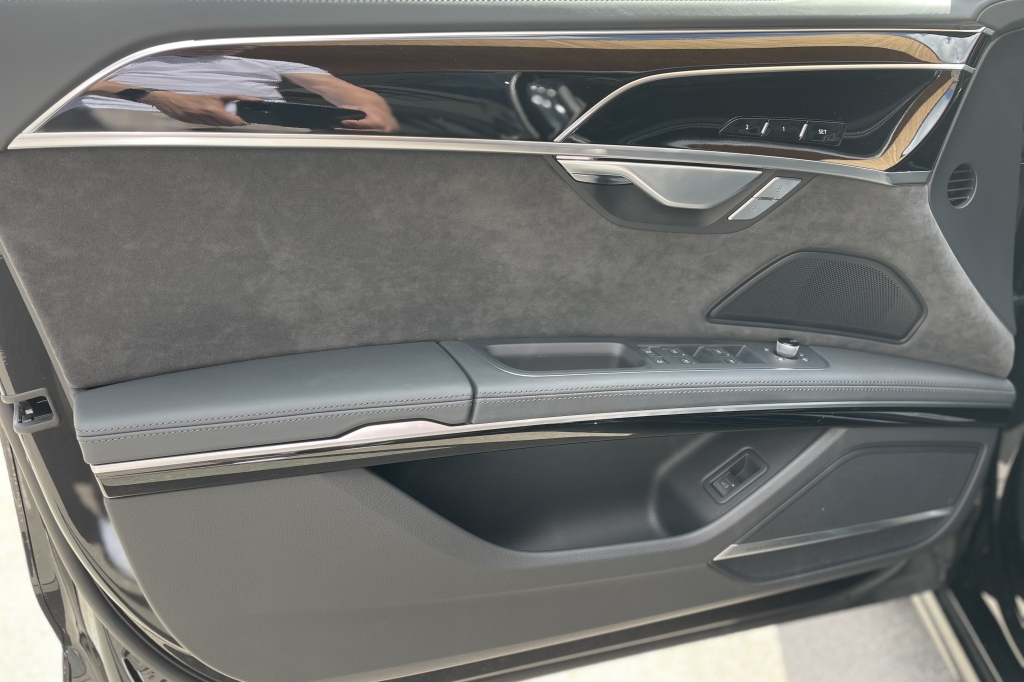 Audi A8 Long Black Stile 2020 фото 12