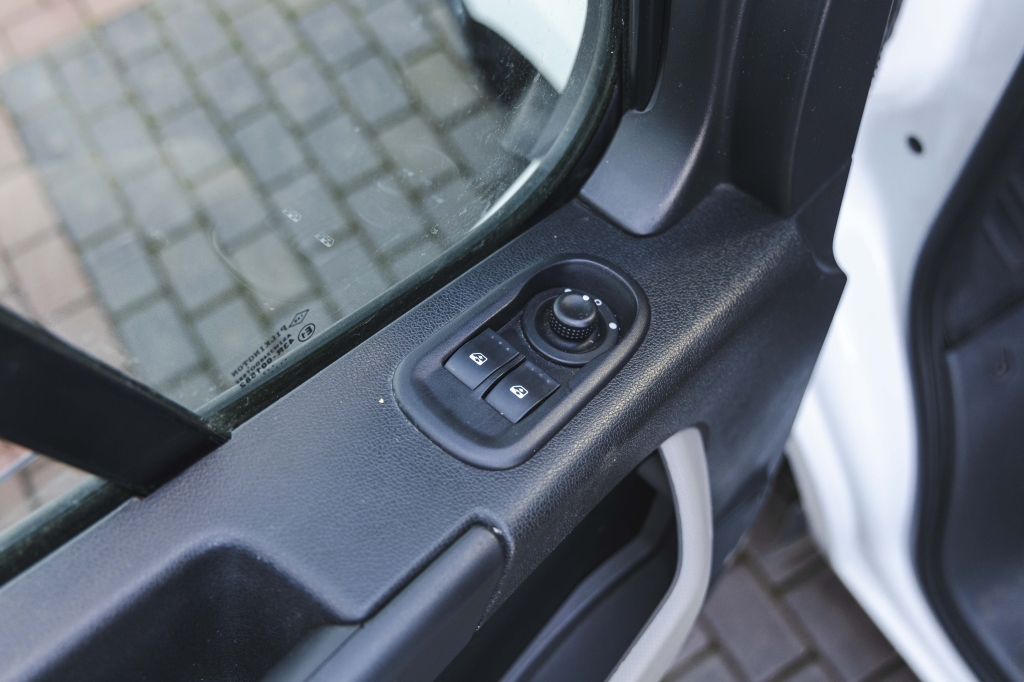 Nissan NV400 2017 photo 14