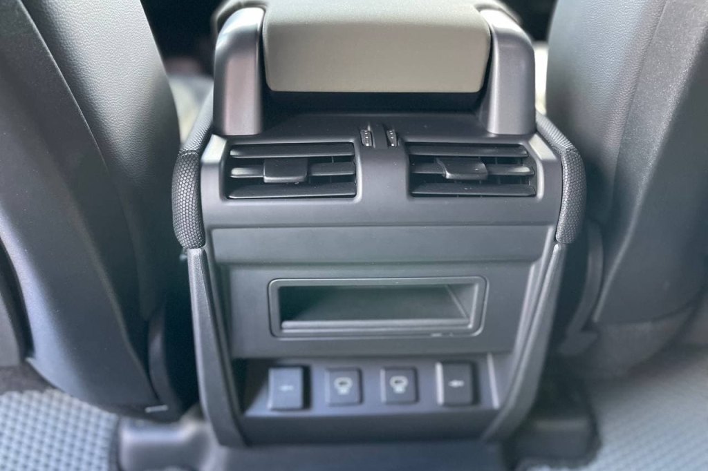 Land Rover Defender P300 XDynamic 2021 фото 20