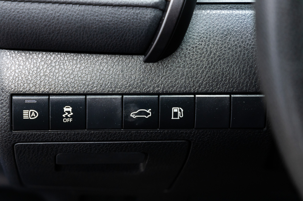 Toyota Camry LE 2017 фото 15