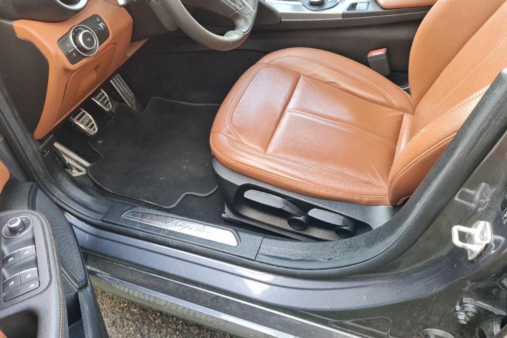 Alfa Romeo Giulia 2017 фото 12