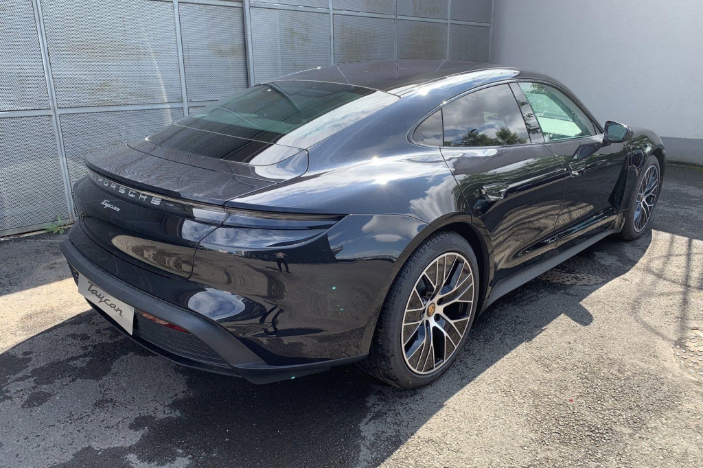 Porsche Taycan 2021 фото 3