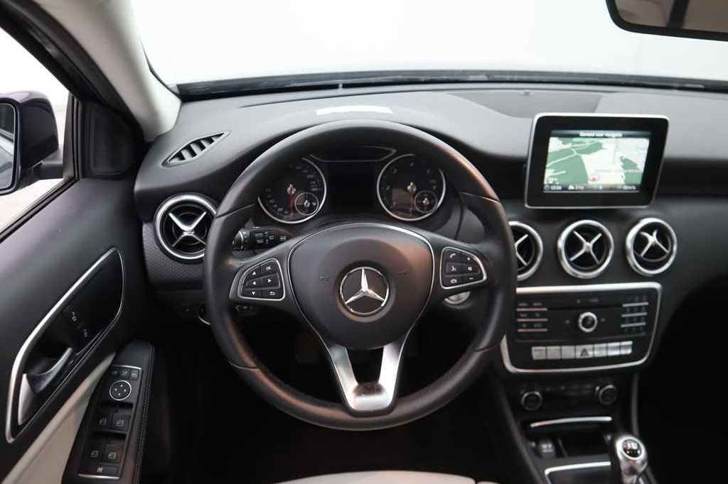 Mercedes-Benz A-Klasse 2017 photo 2