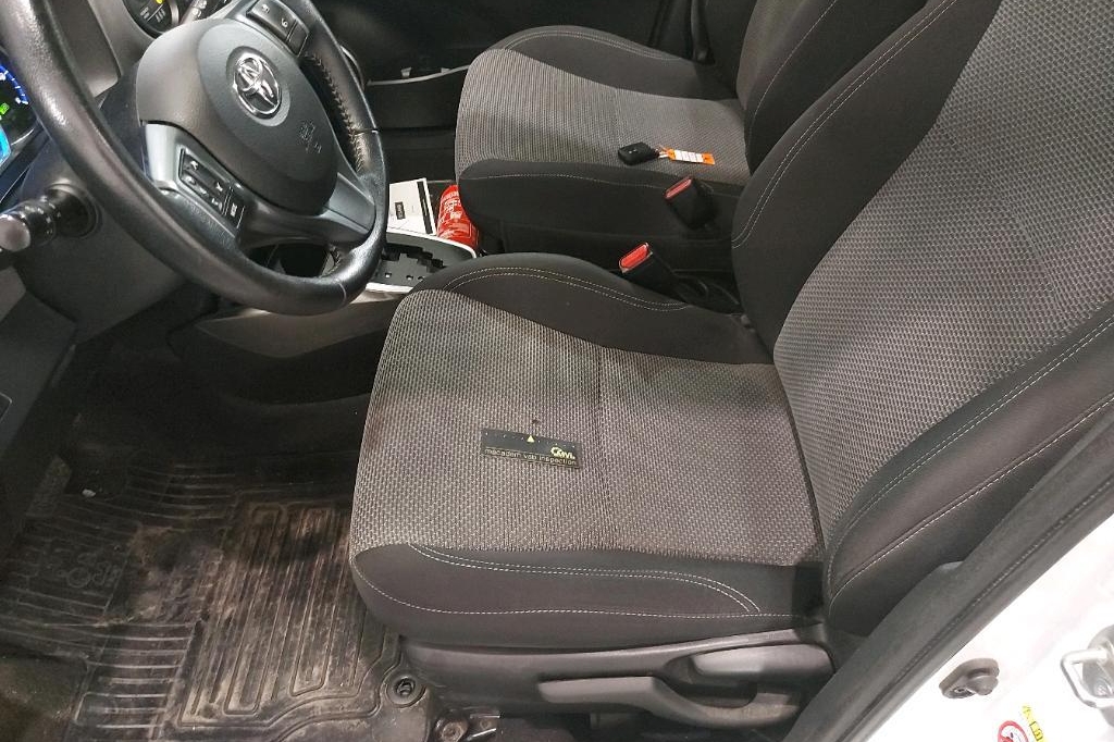 Toyota Yaris 2016 фото 19