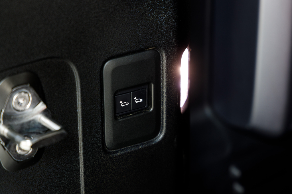 Land Rover Defender First Edition D240 2020 photo 46