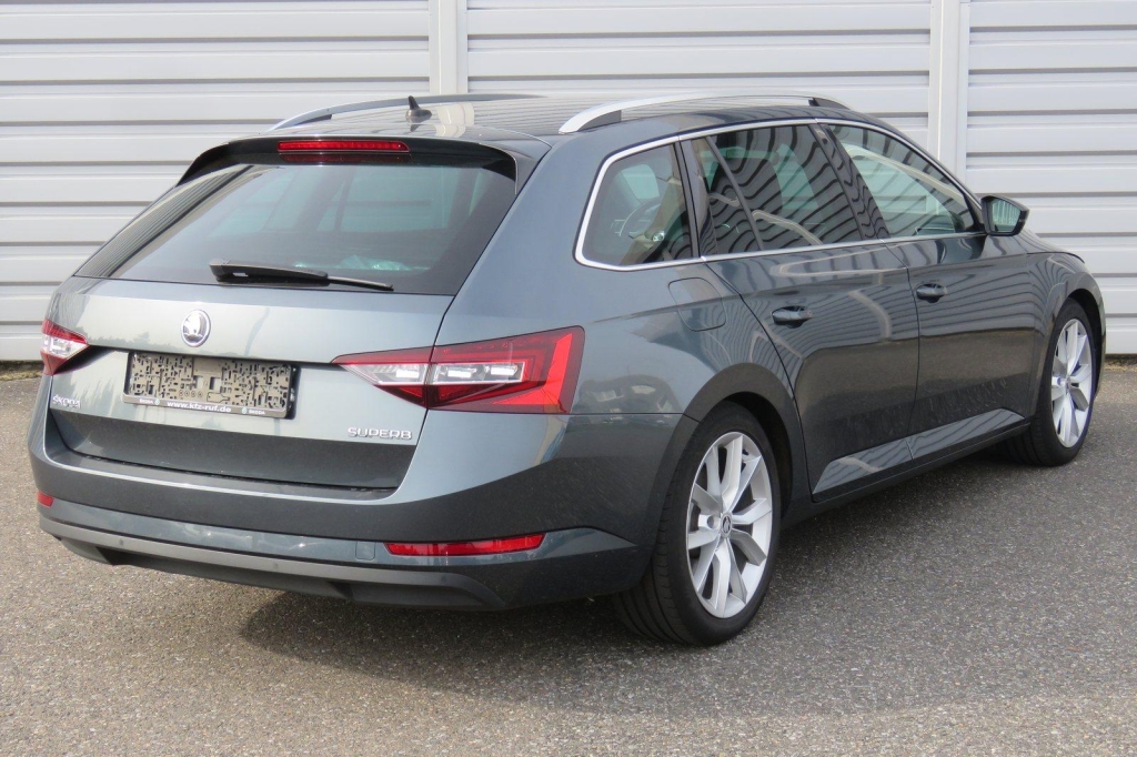 Skoda Superb Combi 2017 фото 6