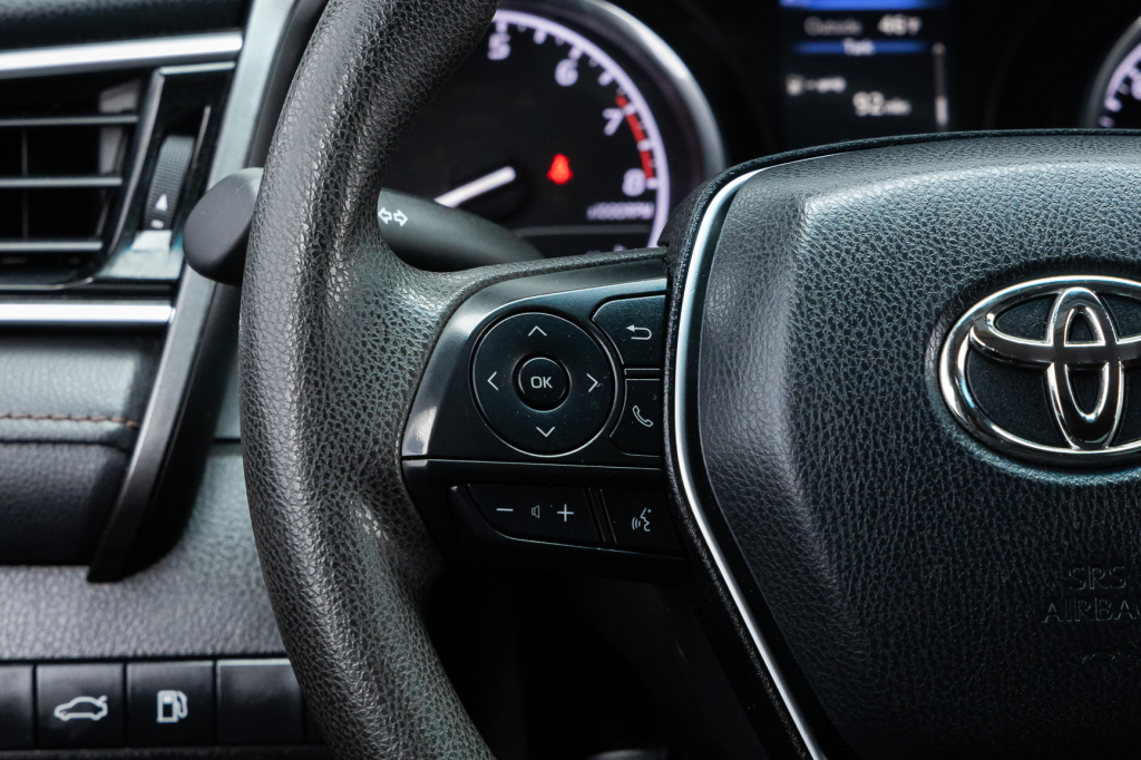 Toyota Camry LE 2017 фото 16