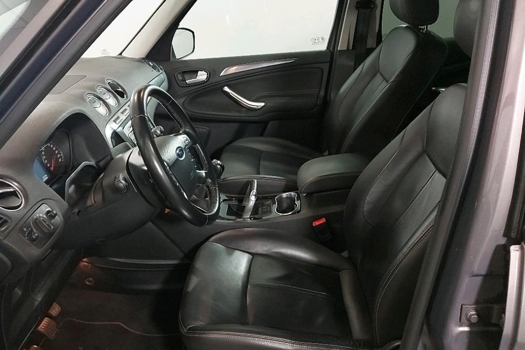 Ford Galaxy 2015 photo 17