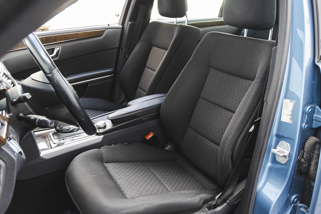 Mercedes-Benz E-Class 2010 фото 19