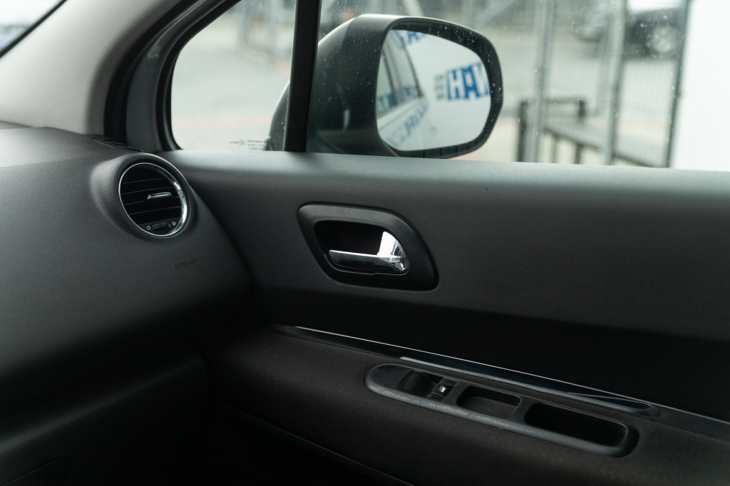 Peugeot 5008 2010 photo 16