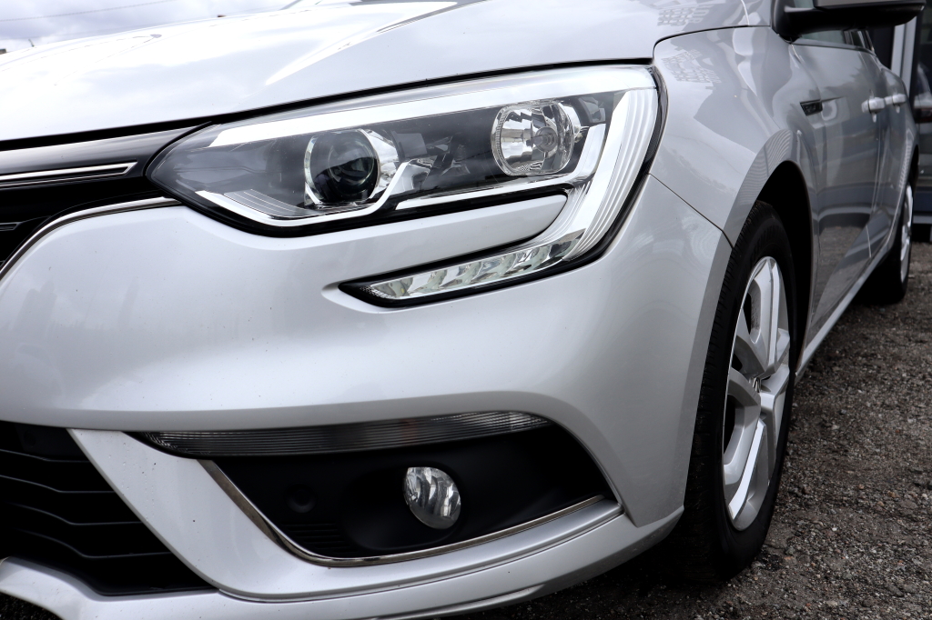 Renault Megane 2017 фото 17