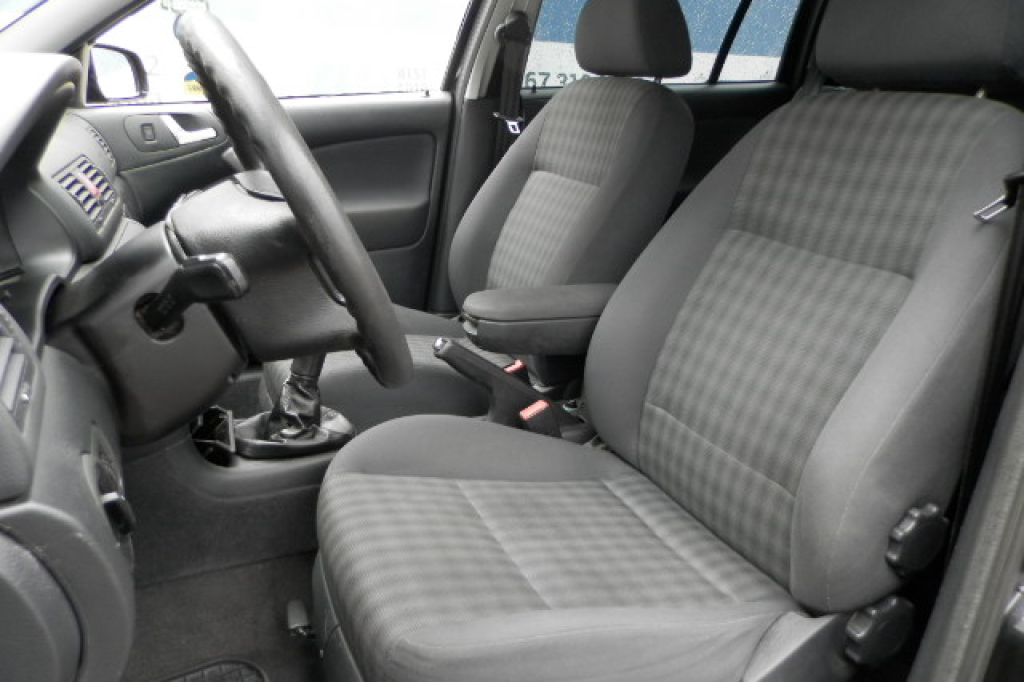 Skoda Octavia Tour 1.6 MPI 2004 фото 20