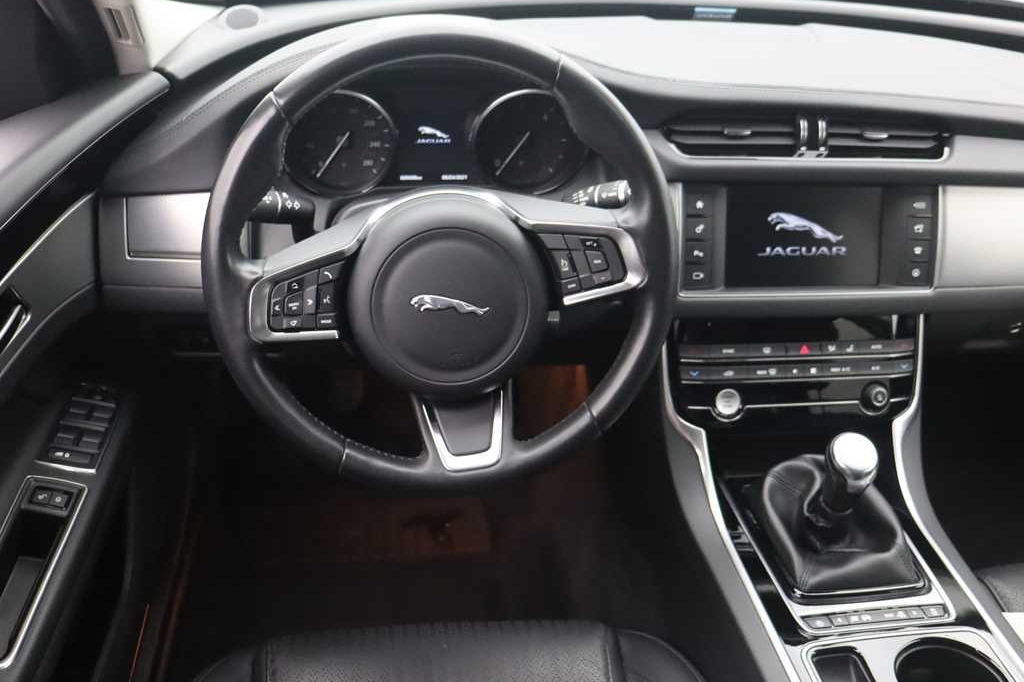 Jaguar XF 2017 фото 2